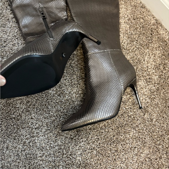 New! Carvela leather boot size 39 8.5 gorgeous spike heel silver knee high boots - Picture 6 of 7